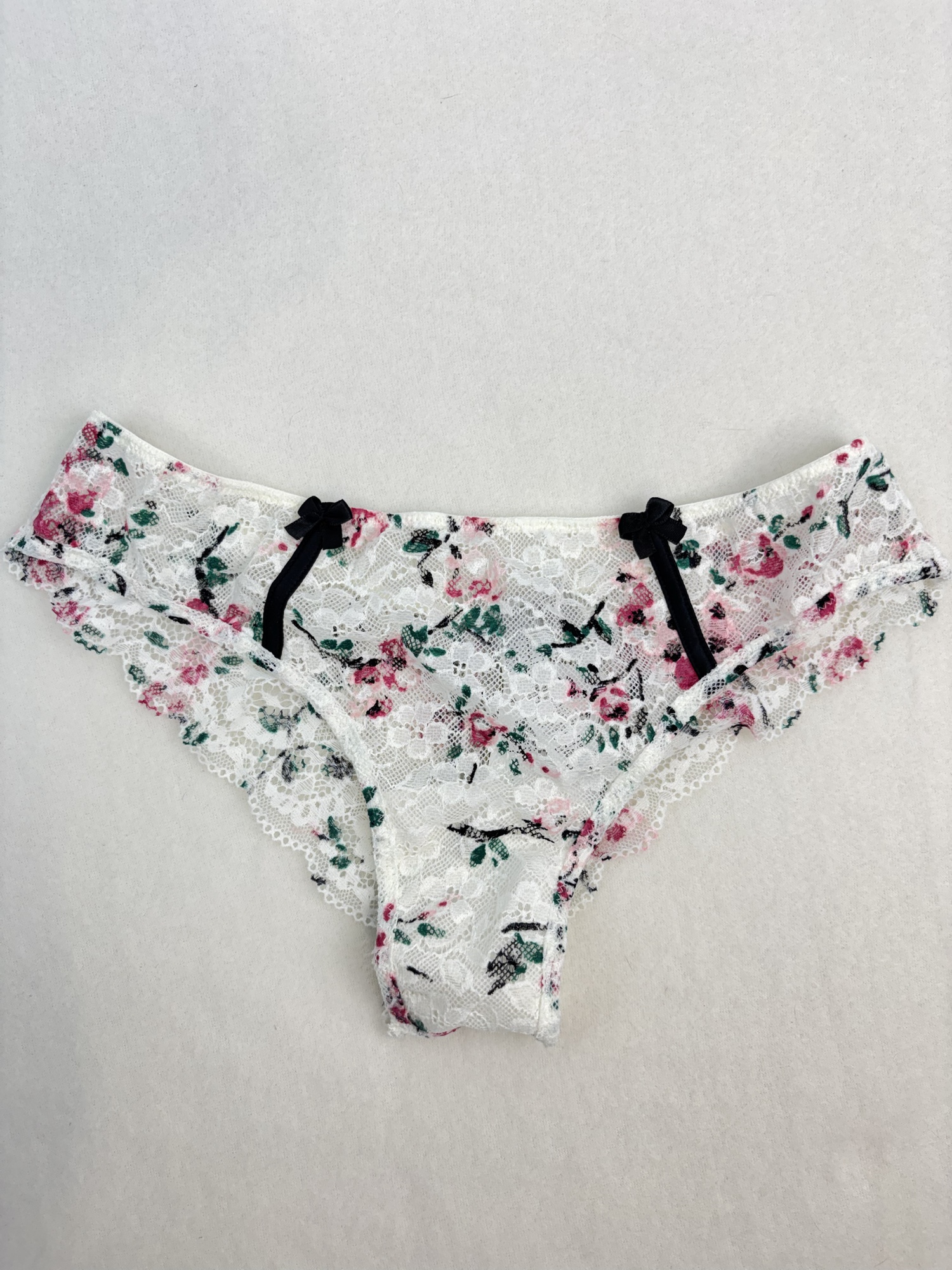 Intimissimi Bloom & Blossom – koronkowe brazyliany w kwiaty