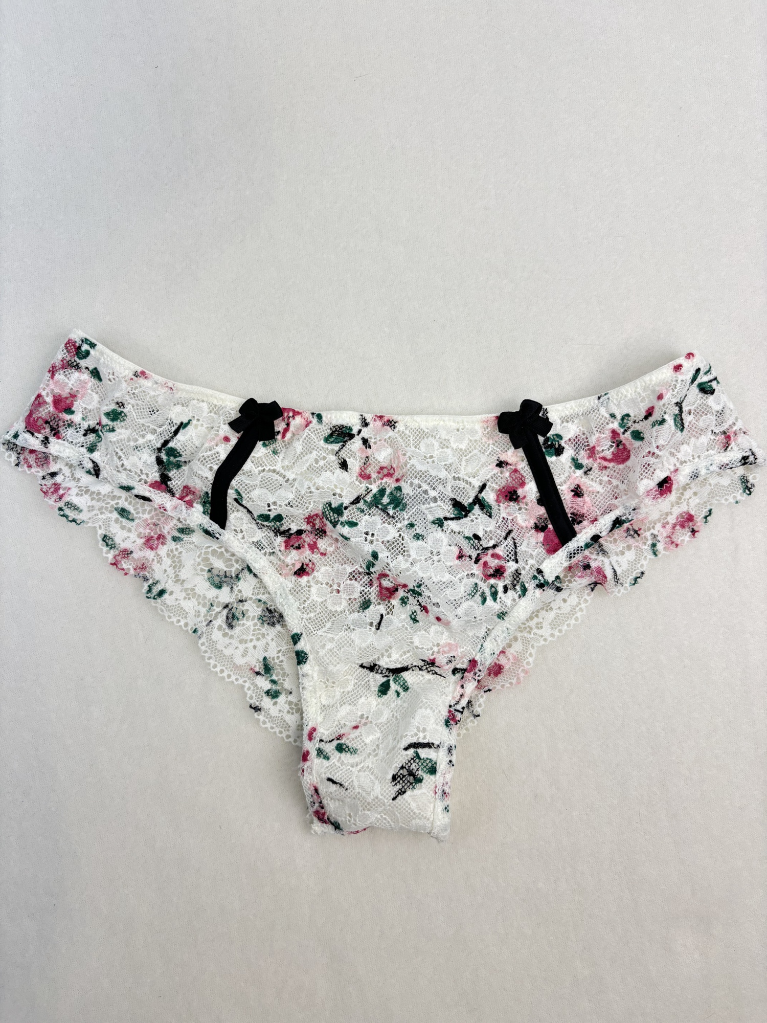 Intimissimi Bloom & Blossom – koronkowe brazyliany w kwiaty - obrazek 2