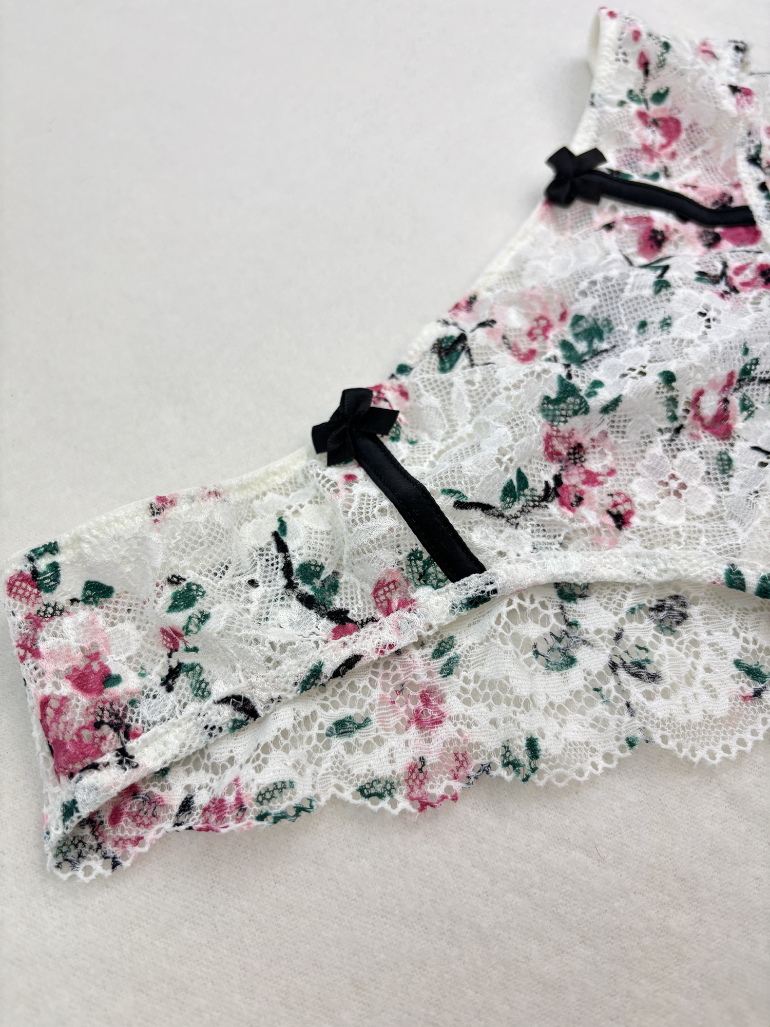 Intimissimi Bloom & Blossom – koronkowe brazyliany w kwiaty - obrazek 4