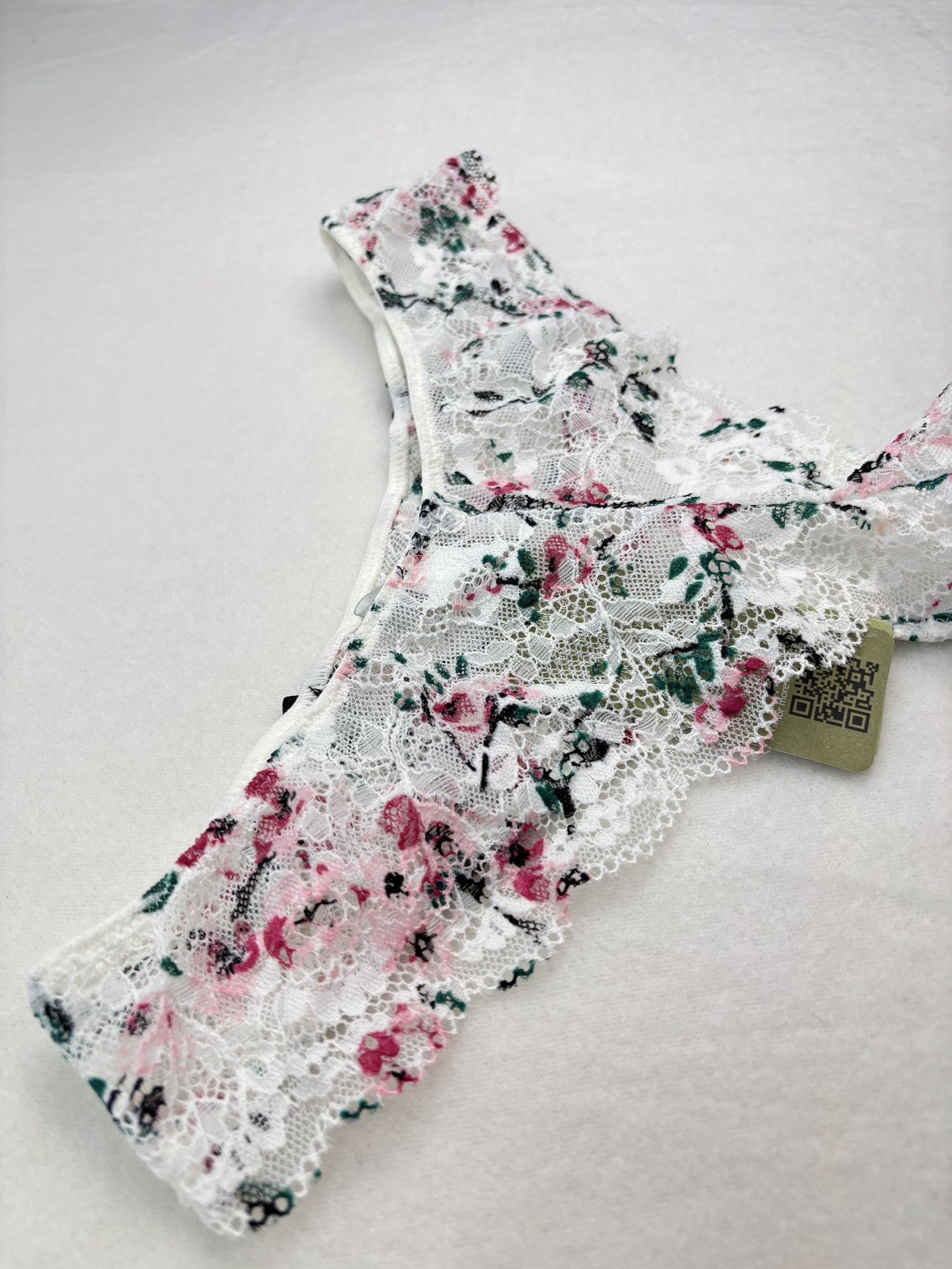 Intimissimi Bloom & Blossom – koronkowe brazyliany w kwiaty - obrazek 7